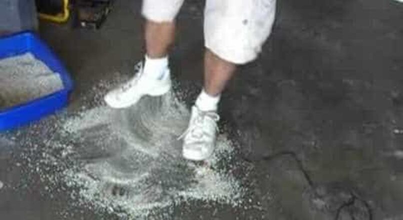 Cleaning a oil stained concrete floor